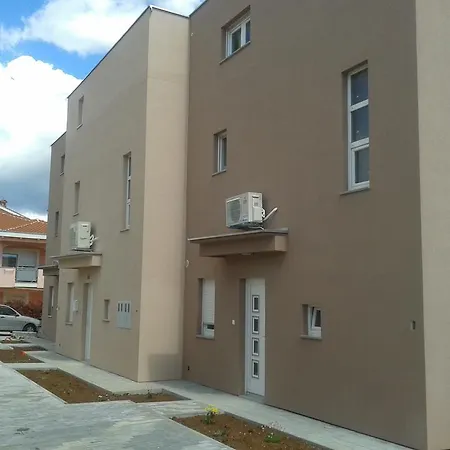 4 Bedroom With 3 Bathrooms And Private Parking - Orange Zadar