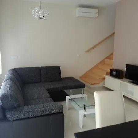 4 Bedroom With 3 Bathrooms And Private Parking - Orange Zadar