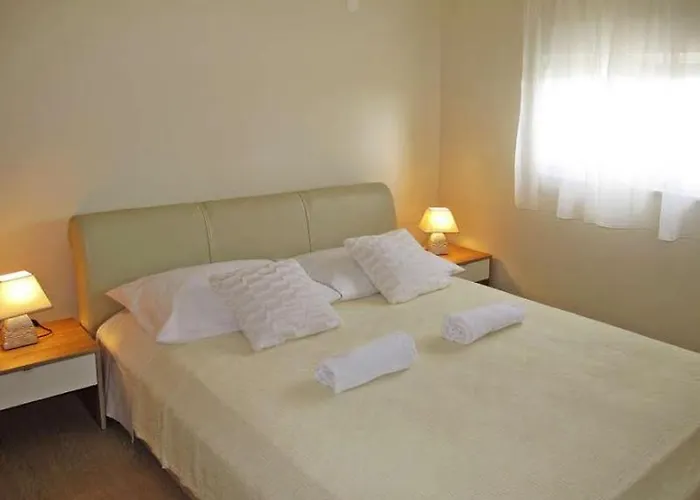 4 Bedroom With 3 Bathrooms And Private Parking - Orange 扎达尔