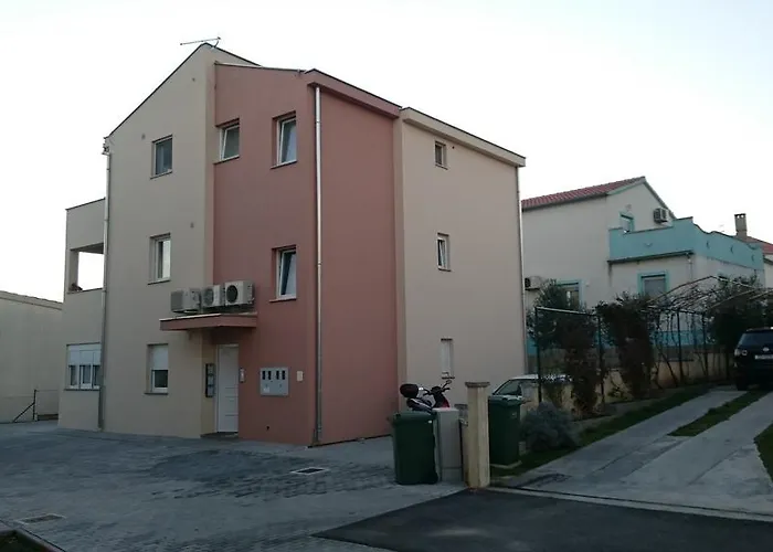 4 Bedroom With 3 Bathrooms And Private Parking - Orange 公寓