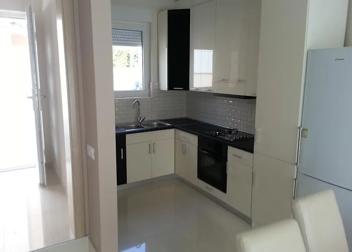 4 Bedroom With 3 Bathrooms And Private Parking - Orange * 扎达尔