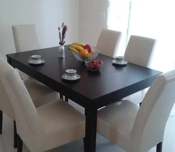 4 Bedroom With 3 Bathrooms And Private Parking - Orange