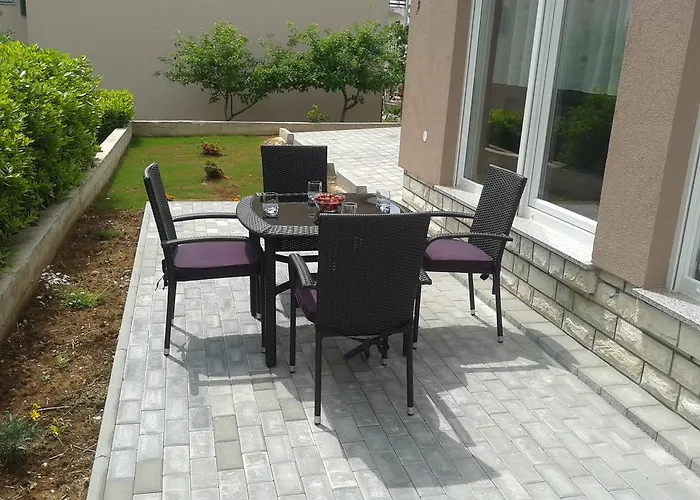 4 Bedroom With 3 Bathrooms And Private Parking - Orange * 扎达尔