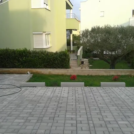4 Bedroom With 3 Bathrooms And Private Parking - Orange Zara