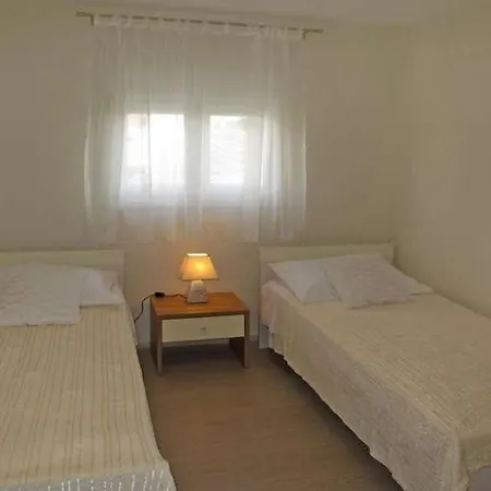 4 Bedroom With 3 Bathrooms And Private Parking - Orange