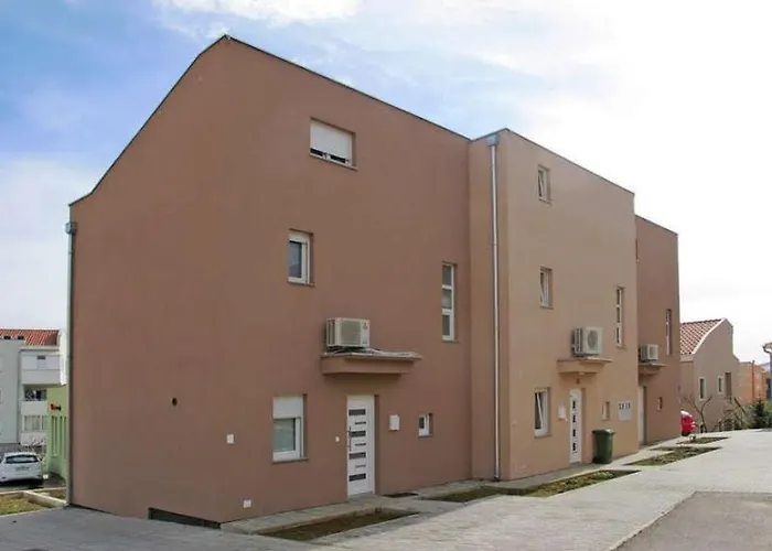 4 Bedroom With 3 Bathrooms And Private Parking - Orange Apartment Zadar