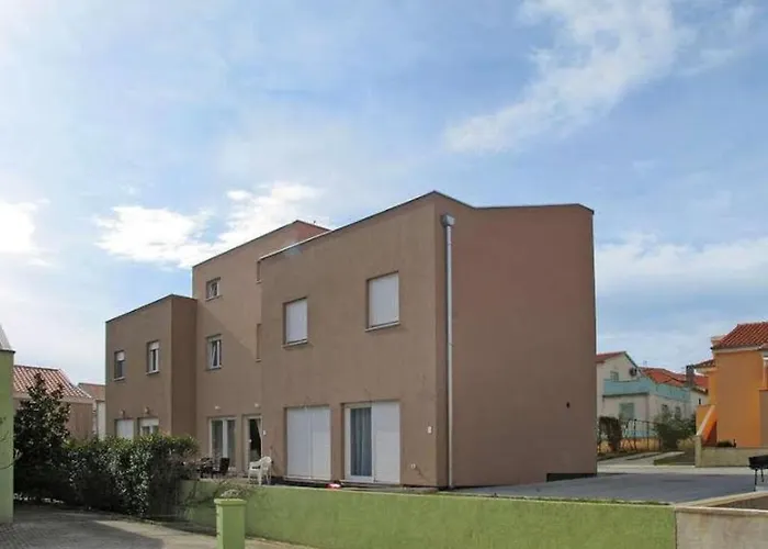 Apartment 4 Bedroom With 3 Bathrooms And Private Parking - Orange *
