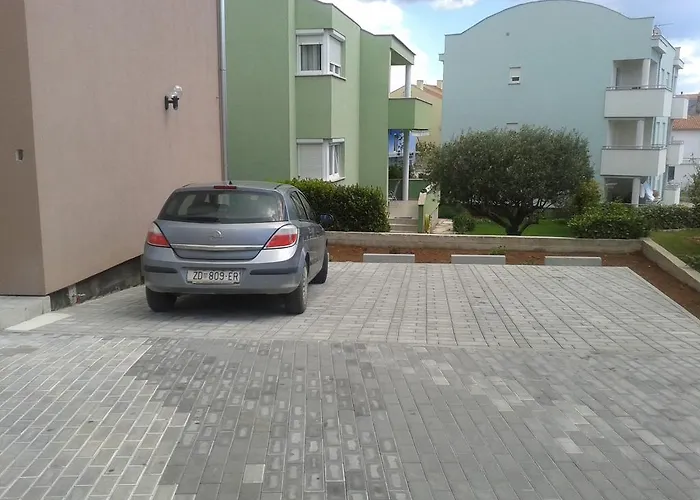 4 Bedroom With 3 Bathrooms And Private Parking - Orange