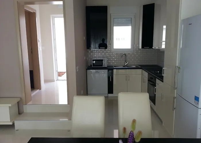 Apartment 4 Bedroom With 3 Bathrooms And Private Parking - Orange *