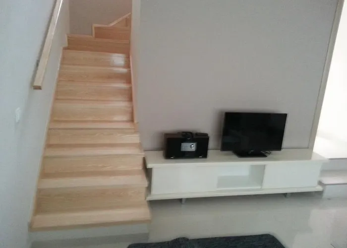 4 Bedroom With 3 Bathrooms And Private Parking - Orange Apartment *