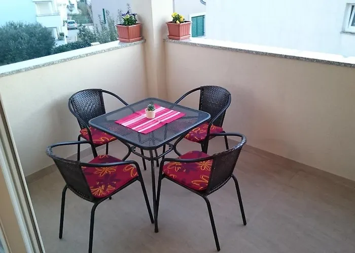 4 Bedroom With 3 Bathrooms And Private Parking - Orange Apartment *